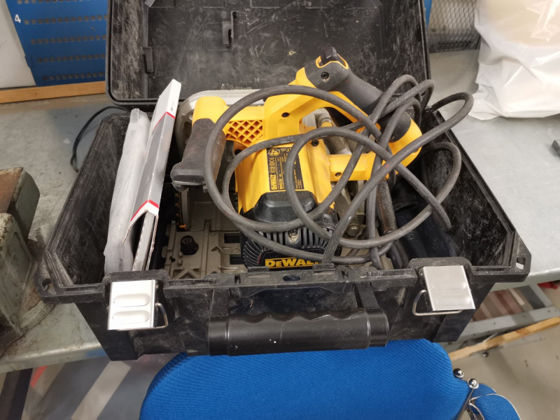 Dewalt DWS520 saha | Konkurssihuutokauppa