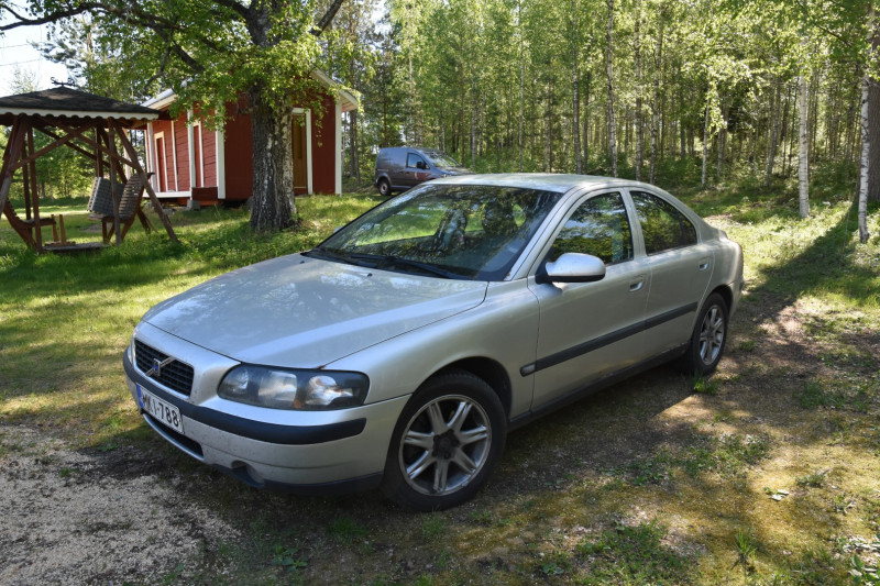 Myydään Volvo S60 2.4 vm. 2001 Konkurssihuutokauppa