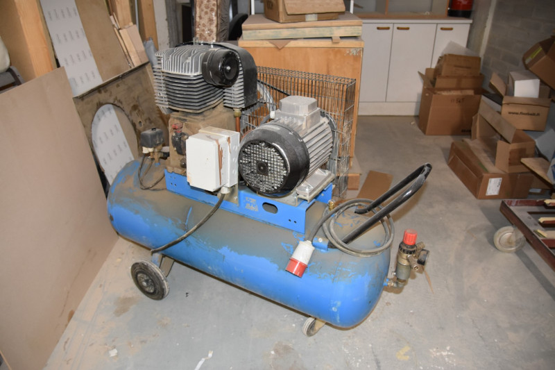 Myydään paineilmakompressori 380V | Konkurssihuutokauppa