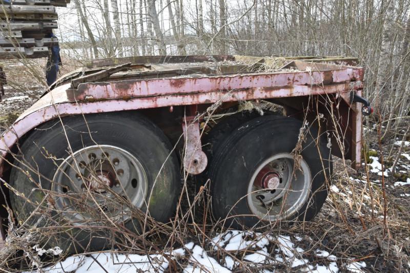 Myydään vanha lavetti | Konkurssihuutokauppa
