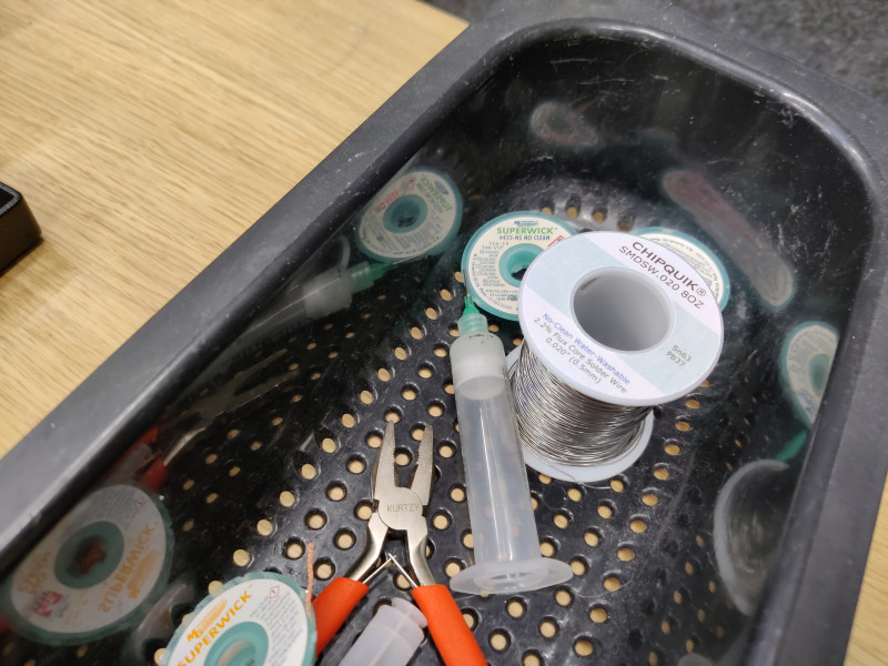 Korad KA3010P ohjelmoitava virtalähde, Weller WT1 | Konkurssihuutokauppa