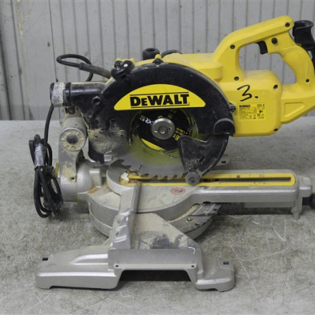 TOIMIVA DEWALT DWS774-QS myydään ei hylätä (7,0) | Konkurssihuutokauppa