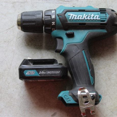 TOIMIVA MAKITA DF331D + AKKU myydään ei hylätä (kg) | Konkurssihuutokauppa