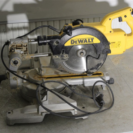 TOIMIVA DEWALT DWS774-QS myydään ei hylätä 14 | Konkurssihuutokauppa